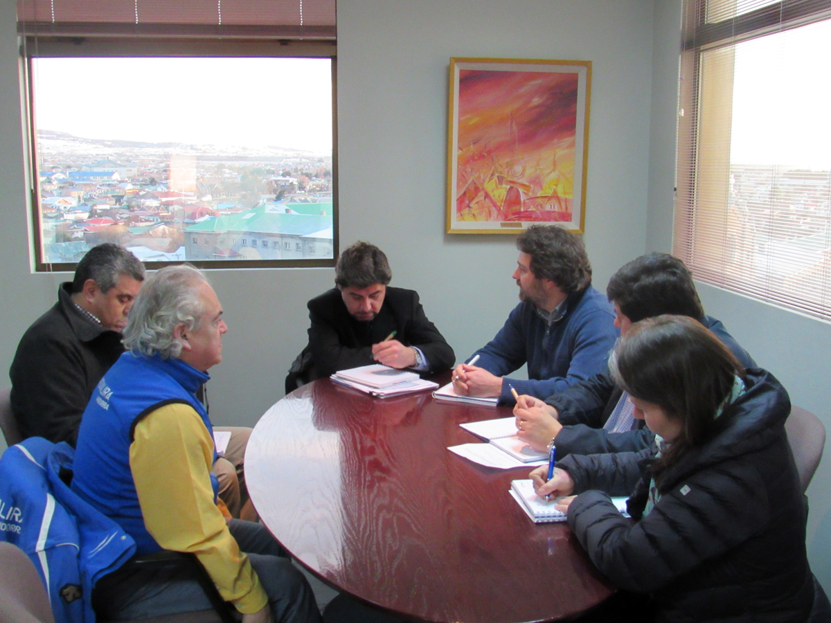 Directivos de la CChC Punta Arenas fueron recibidos por Seremi (S) Minvu