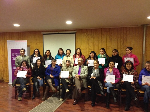 20 Mujeres pertenecientes al Programa Jefas de Hogar de Natales se certificaron en el curso de «Conducción Clase B»