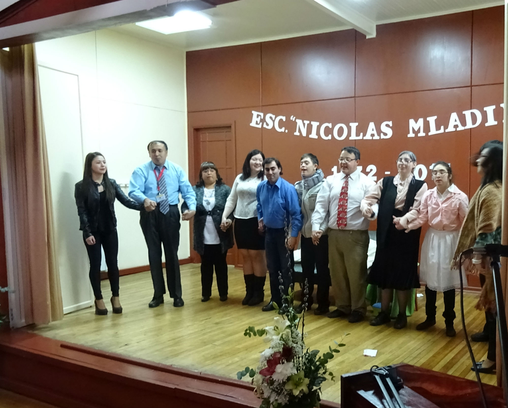 Con la tradicional obra de teatro, la Escuela Especial Nicolás Dubronic celebró su 43 aniversario