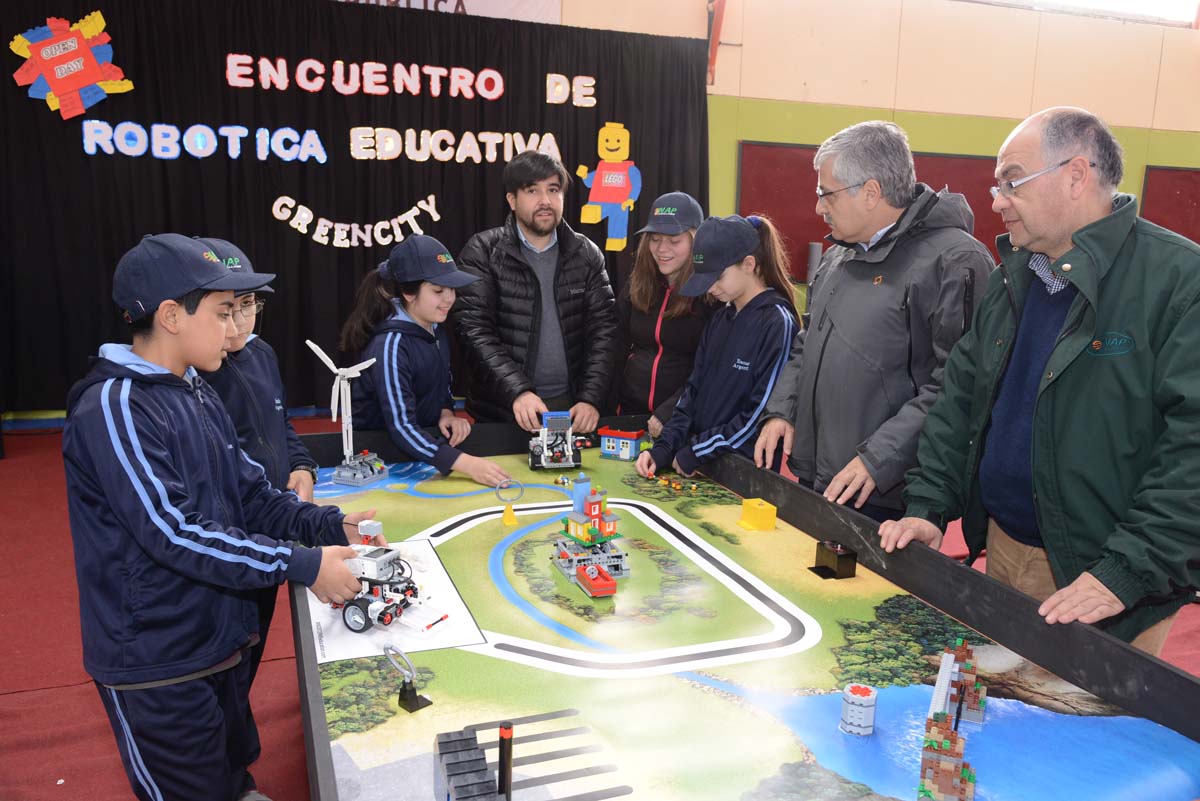 Niños de Escuela Argentina demostraron sus habilidades en robótica