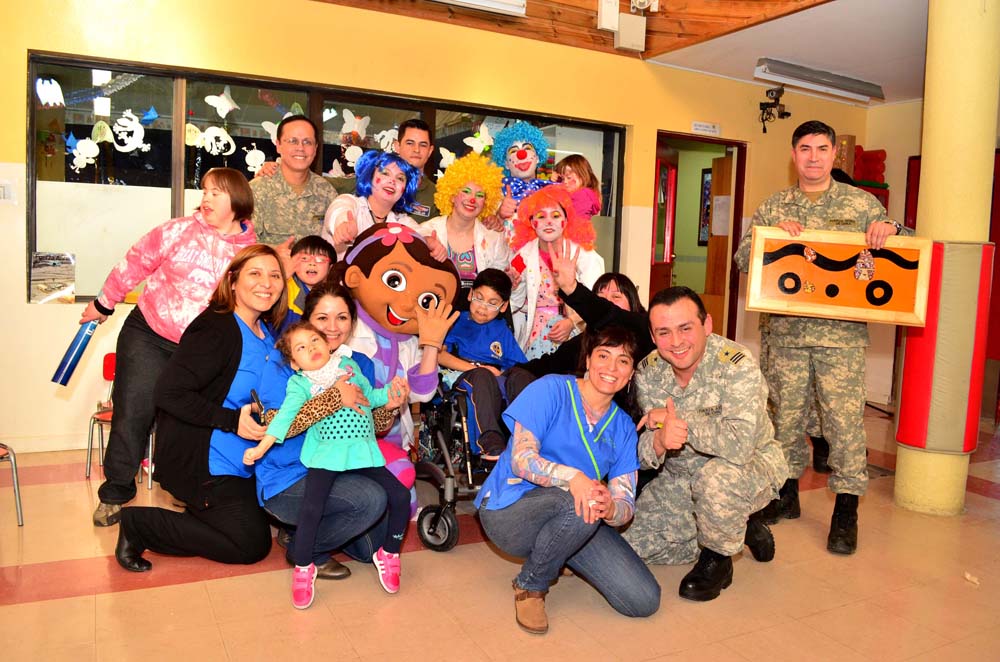 Grupo Base Aérea de la IVª Brigada visitó Centro de Rehabilitación Cruz del Sur