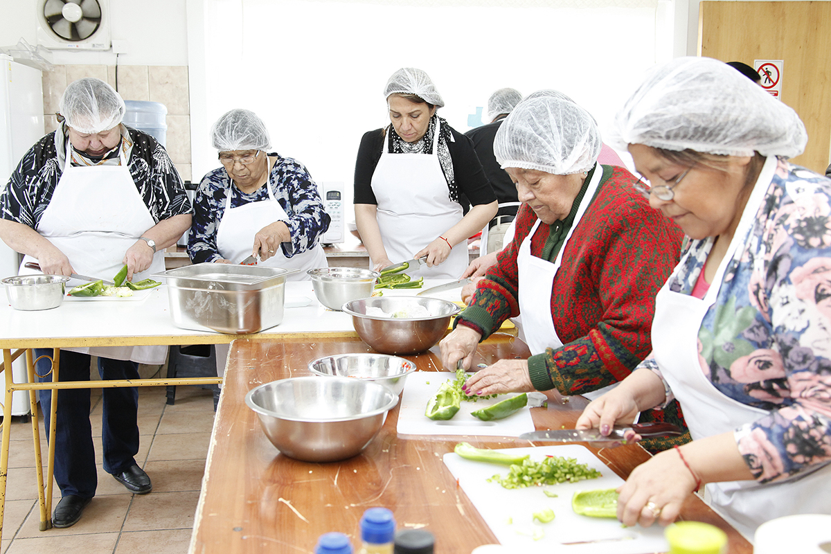Trabajadores de Río Verde amplían conocimientos y alternativas de cocina en el campo con inédito taller de artes culinarias
