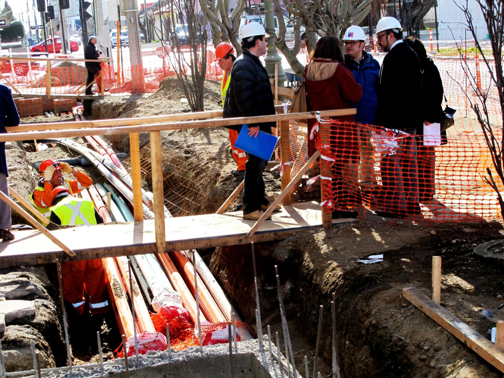 MINVU inspeccionó obras de canalización de cables en proyecto de mejoramiento urbano de Lautaro Navarro