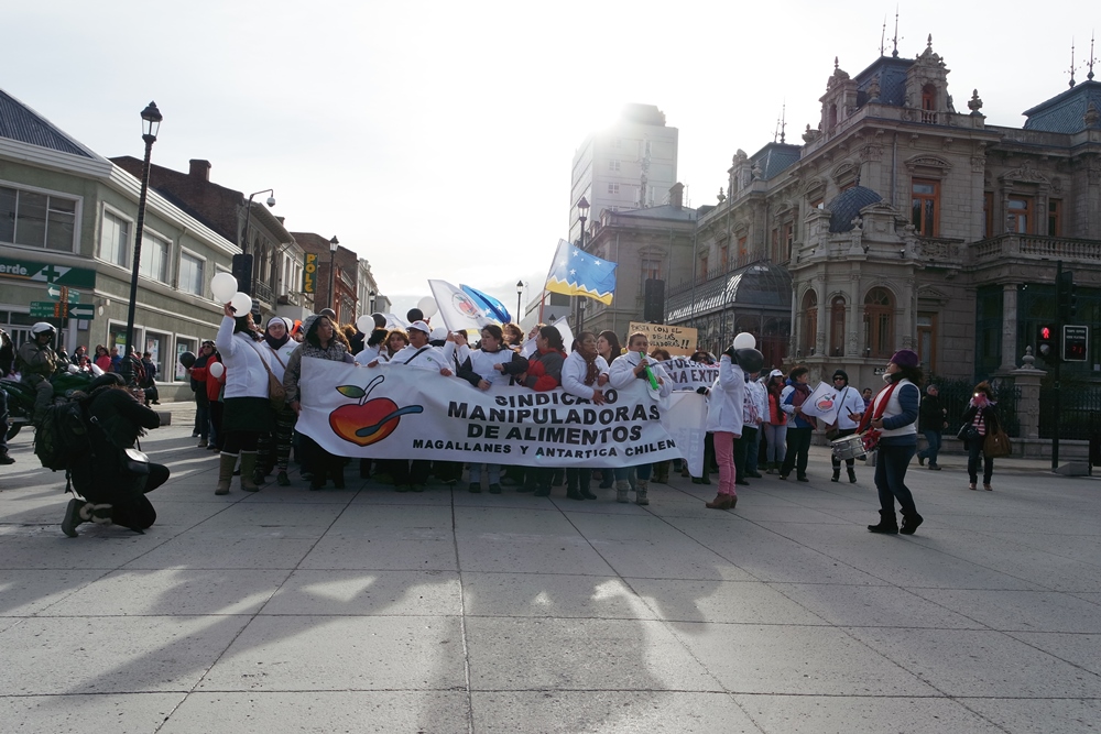 Manipuladoras de alimentos en Magallanes iniciaron paro indefinido