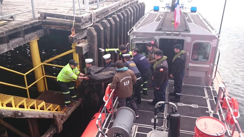 Evacúan herido desde Canal Sarmiento en lancha de rescate de la Armada de Chile