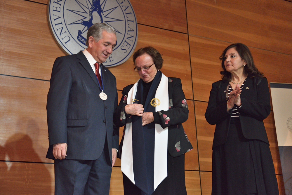 Mary Kalin fue reconocida con grado Doctor Honoris Causa de la Universidad de Magallanes