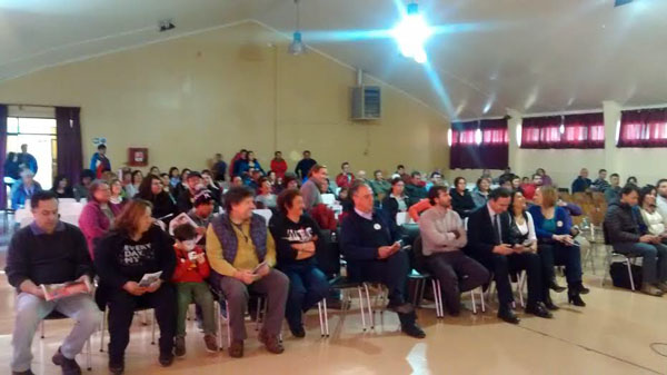 Masiva reunión de vecinos de Pampa Redonda en Punta Arenas para conocer proyecto de Agua Potable Rural