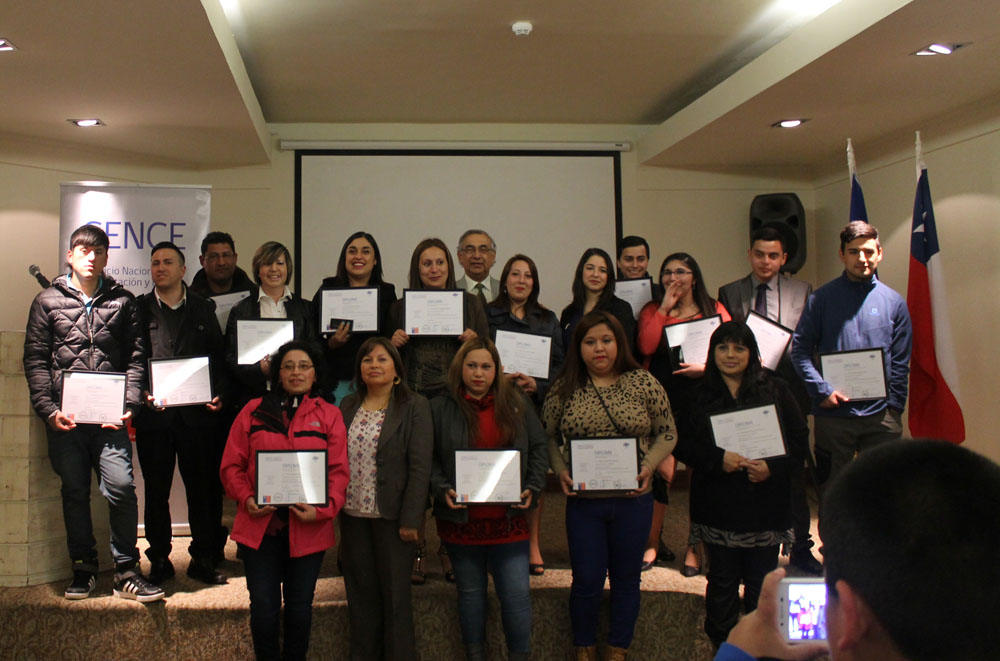 SENCE certifico en Puerto Natales  alumnos Programa Capacitación en Oficios Sector Acuícola