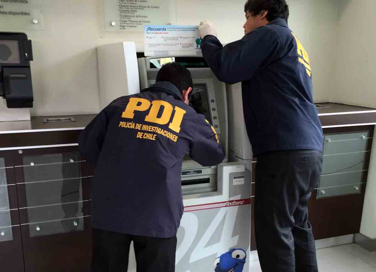 Personal de la PDI revisó todos los cajeros automáticos de la ciudad en busca de «Skimmer» herramienta utilizada para la clonación de tarjetas