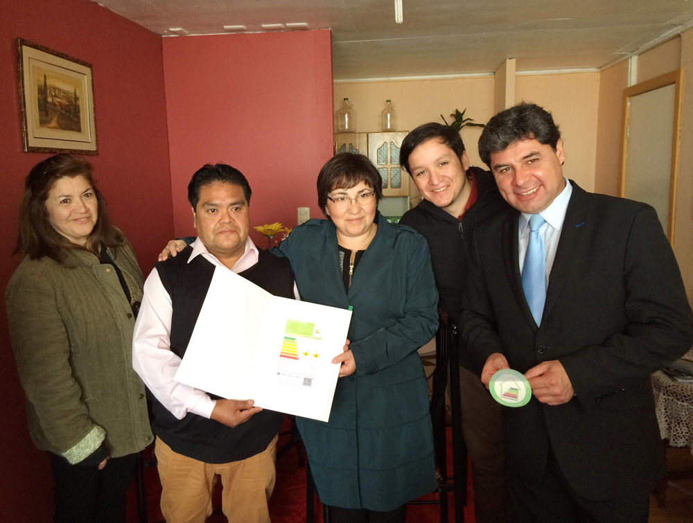 MINVU entregó los primeros sellos de calificación energética a viviendas sociales en Magallanes