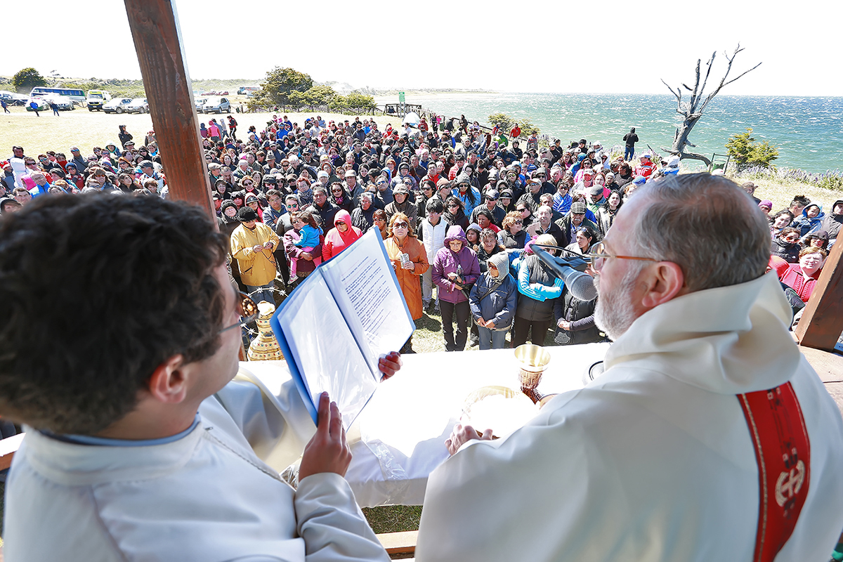 Cerca de dos mil fieles manifestaron su devoción a la Virgen de Montserrat