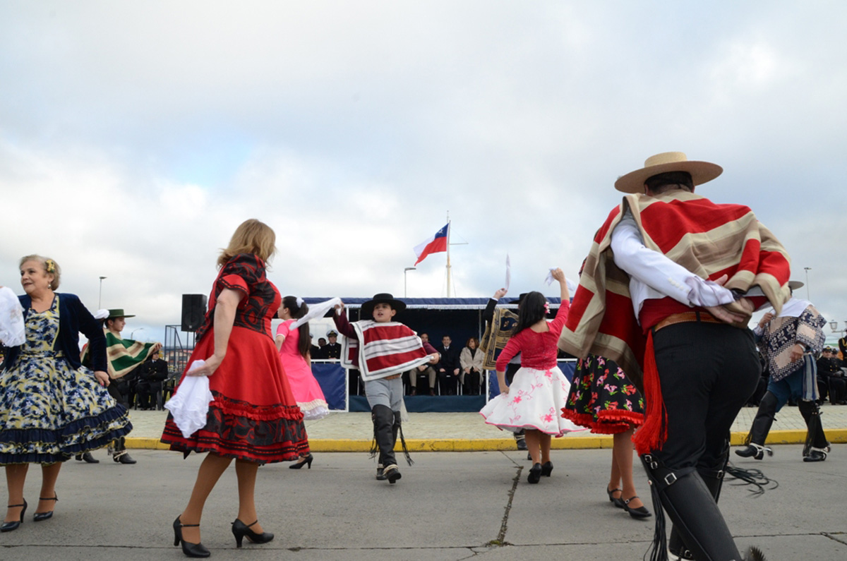 Barrio Prat de Punta Arenas rinde homenaje a las Glorias Navales