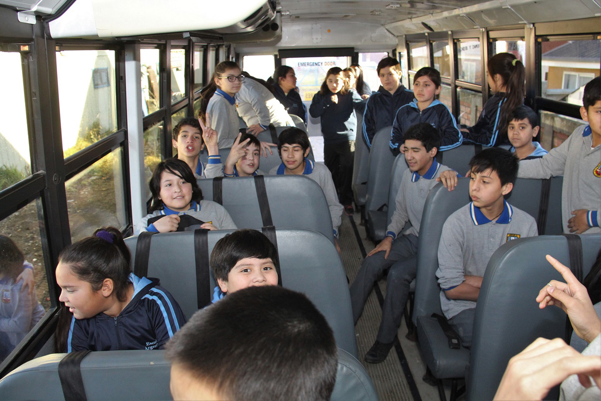 Escuela Argentina cuenta con nuevo bus escolar