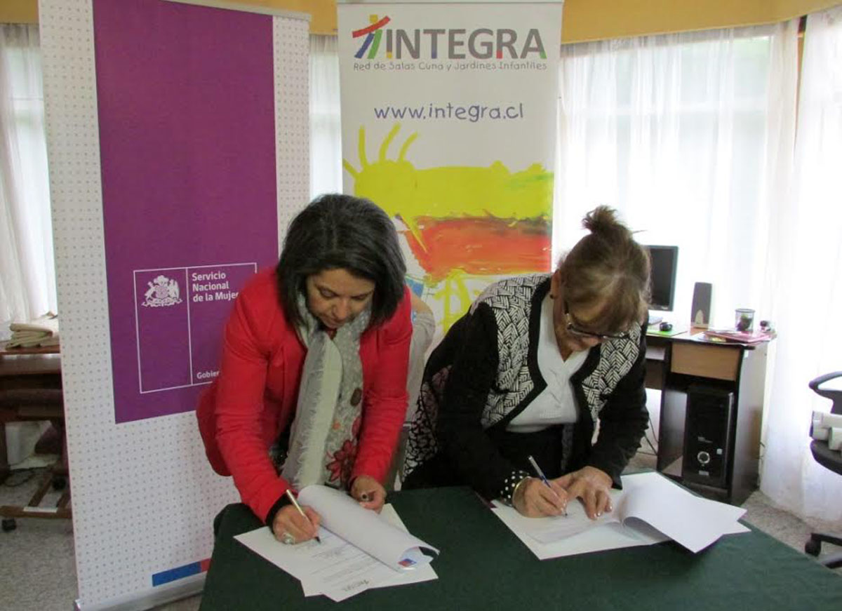 Integra y Sernameg firman convenio de colaboración para promover la equidad de género