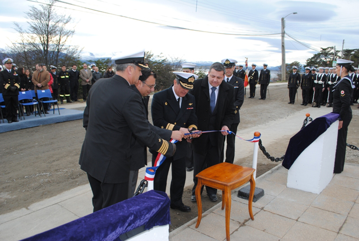Ceremonia e inauguración del monumento de la Proa del Escampavía Yelcho en Puerto Williams