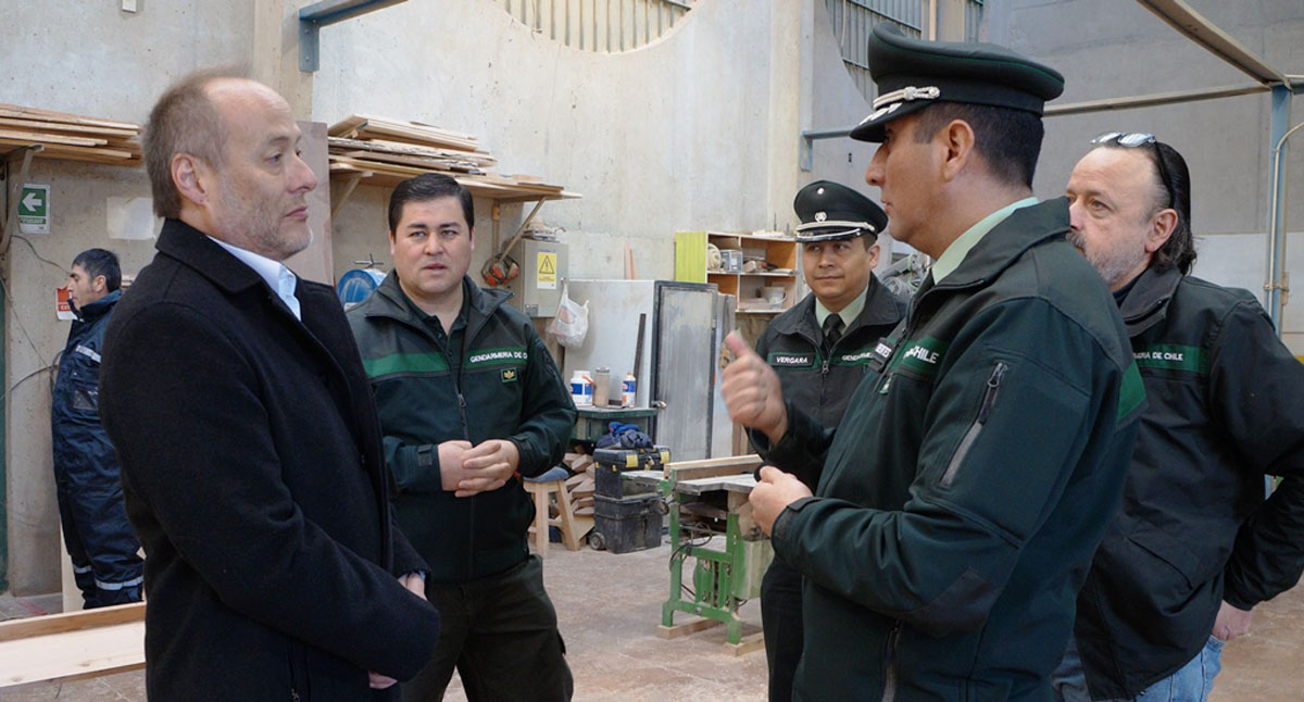 Enap y Gendarmería preparan trabajo en conjunto en pos de la responsabilidad social y reinserción de los internos