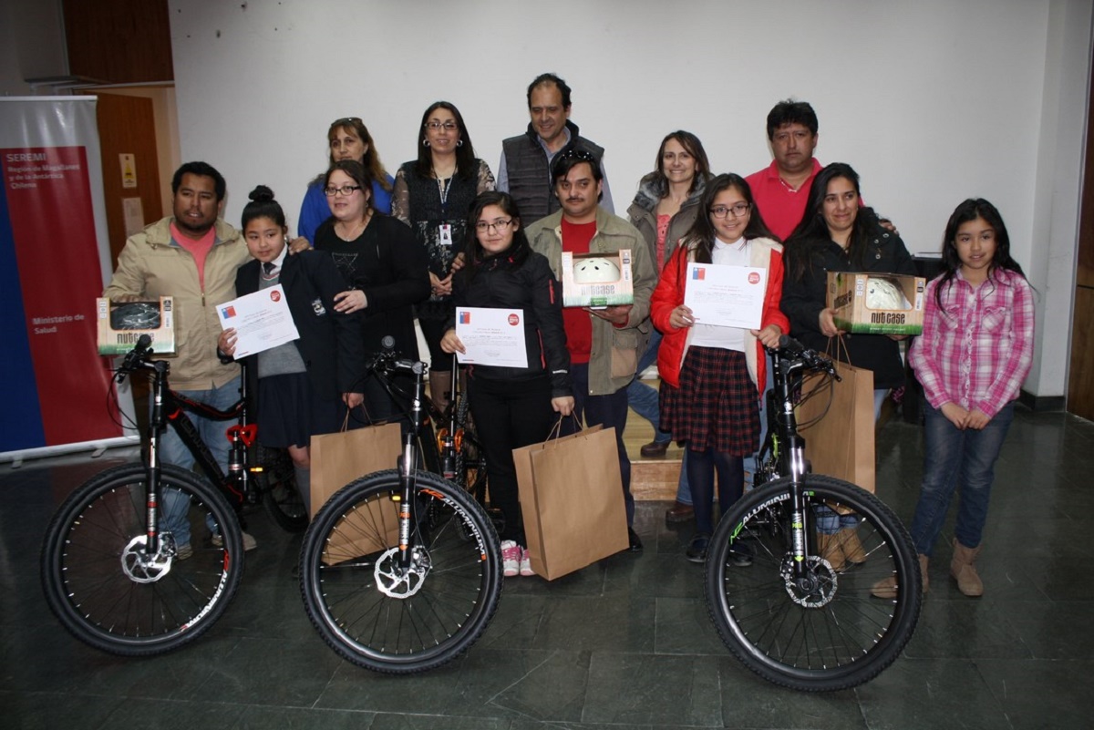 Felices ganadoras del concurso de prevención del tabaco “Déjalo ahora 2016” recibieron bicicletas y equipamiento por su destacada participación