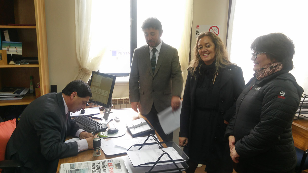 Asociaciones gremiales del Poder Judicial y de Fiscales entregan carta a Intendente y Seremi de Hacienda