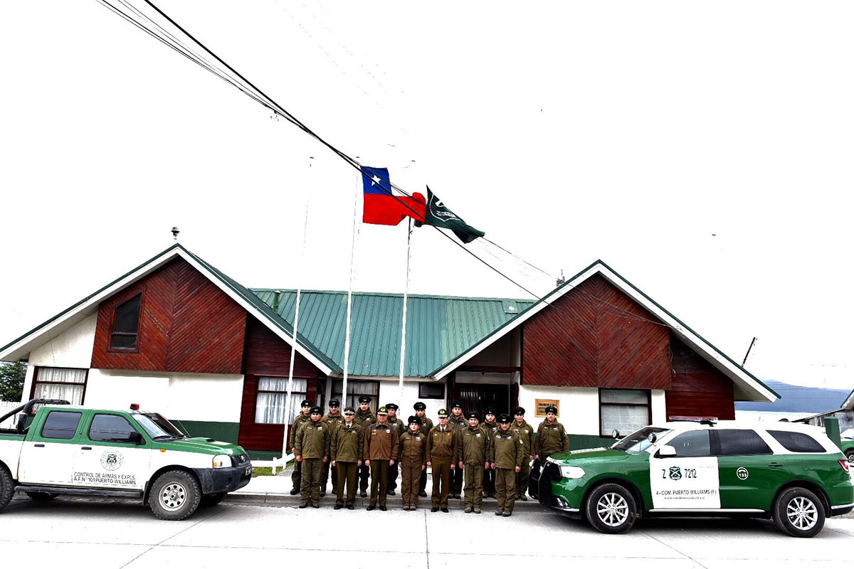 General Bruno Villalobos visita a Carabineros de la Provincia  Antártica Chilena   