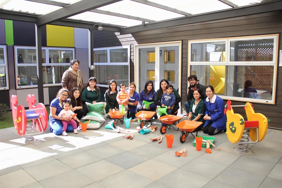 El Jardín Infantil “Juan Ruiz Mancilla” de Punta Arenas recibió implementos para trabajar en su invernadero
