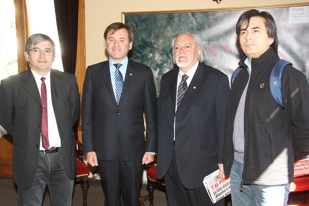 Alcalde Radonich recibe visita de la directiva regional del Partido Comunista y de la Unión Demócrata Independiente    