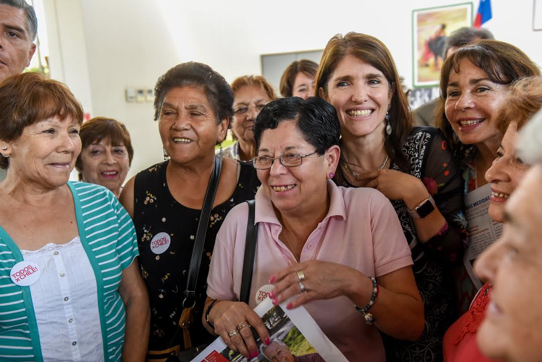 Ministra Vocera de Gobierno Paula Narváez desayuna con adultos mayores beneficiados con el aumento de la Pensión Básica Solidaria   