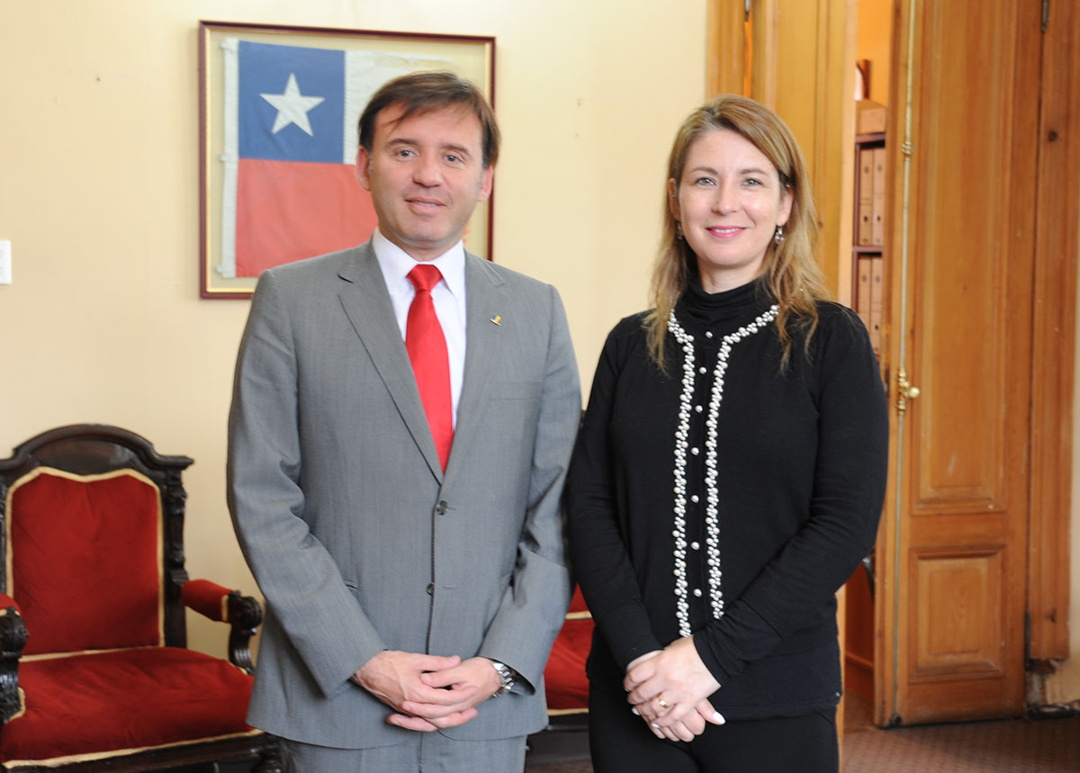 Alcalde de Punta Arenas y directora de Sernatur definen plan de acción en el ámbito turístico