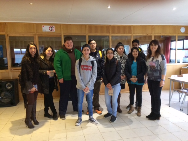 Alumnos del Liceo Gabriela Mistral de Punta Arenas visitan la Universidad de Magallanes