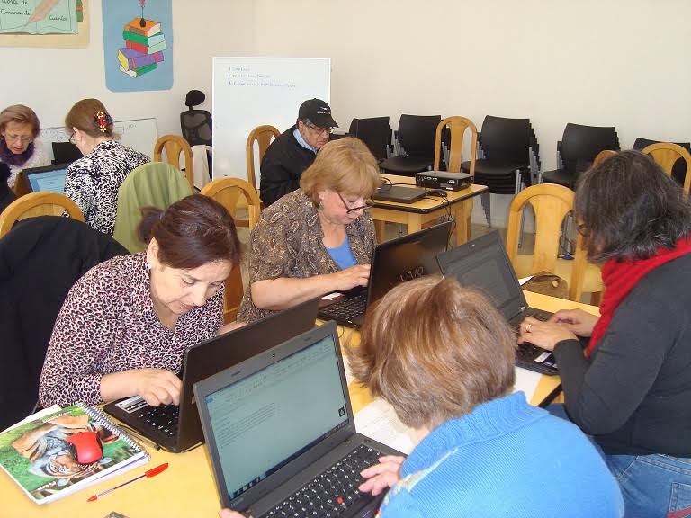 Programa BiblioRedes certifica a adultos mayores de Punta Arenas en Alfabetización Digital