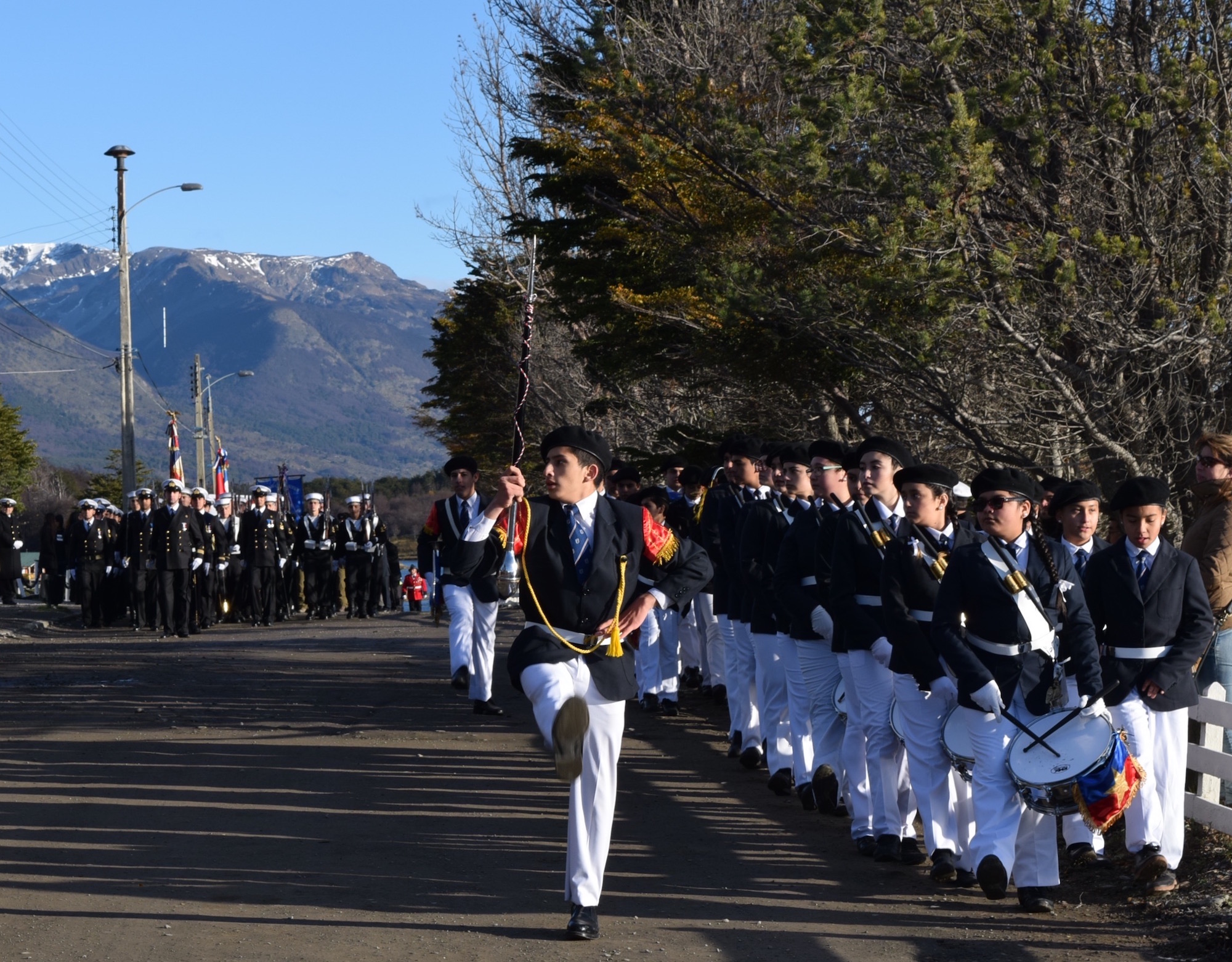 Con regata, liturgia y desfile la Provincia Antártica de Chile celebró las Glorias Navales