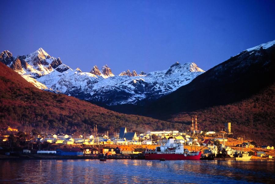 Operadores Turísticos valoran destino Puerto Williams en el extremo austral de Chile