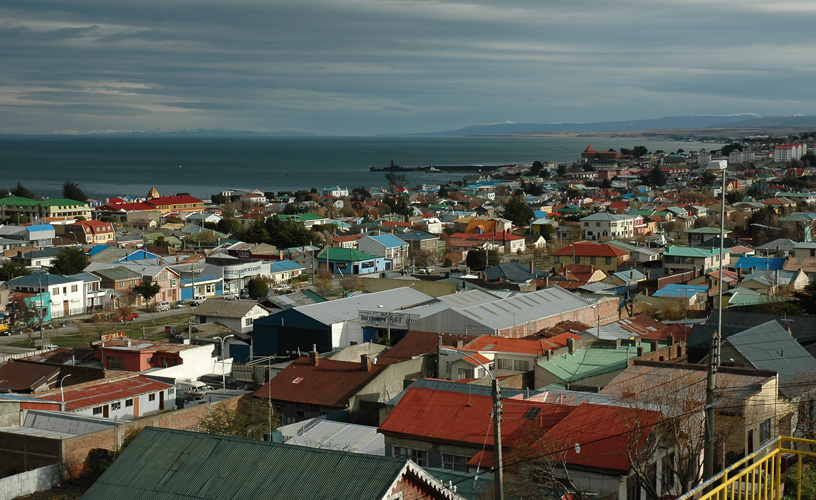 Informan de escurrimiento de aguas servidas en Costanera Sur de Punta Arenas