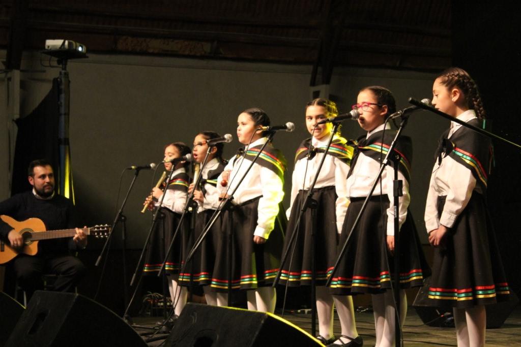 Se inauguró el XXIV Festival Folklórico Estudiantil de la Patagonia