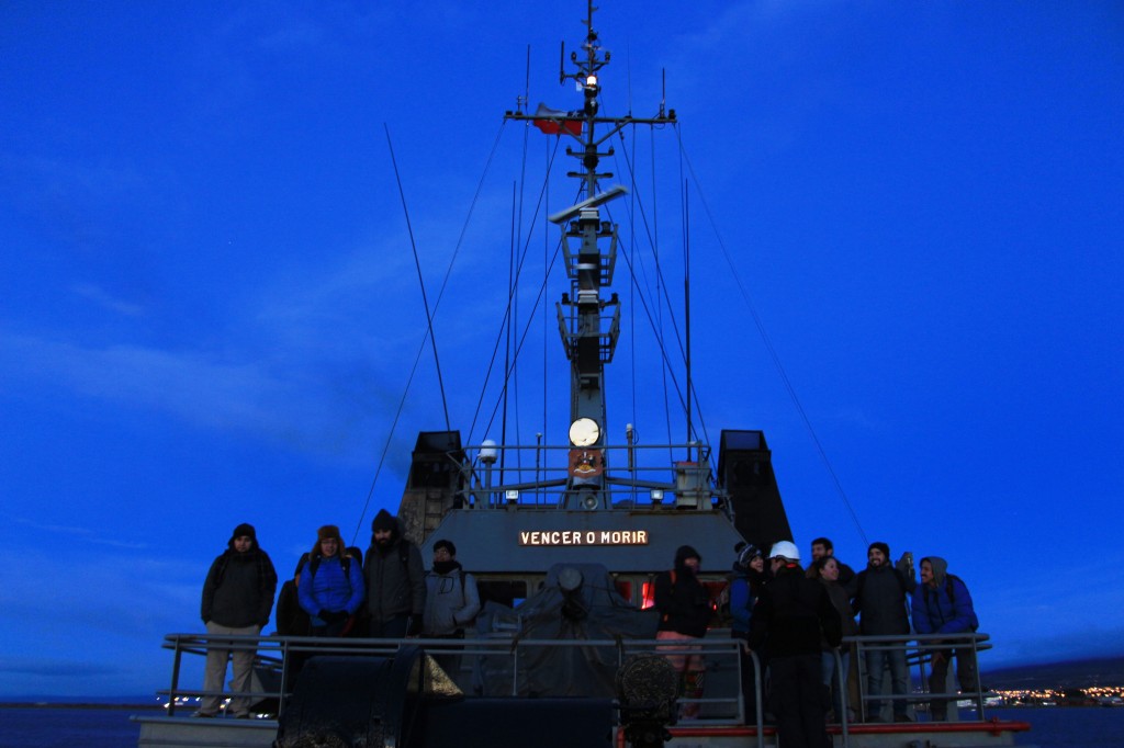 Estudiantes de la UMAG participan en navegación por el Estrecho de Magallanes