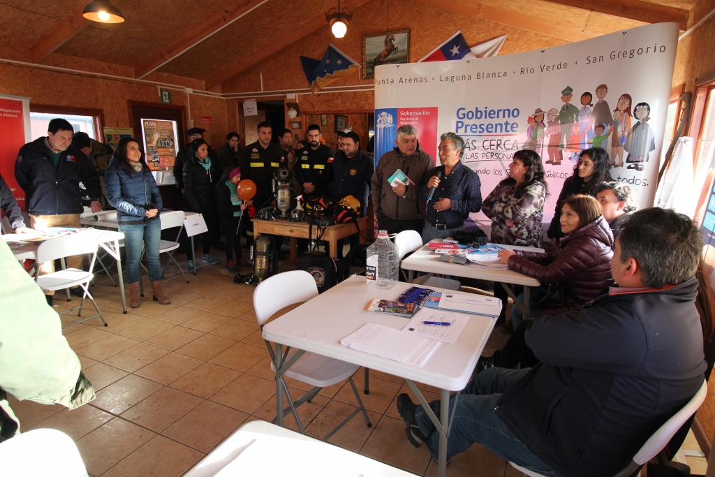 Vecinos y vecinas de sector rural de Punta Arenas vivieron la experiencia de Gobierno Presente y Diálogo Ciudadano