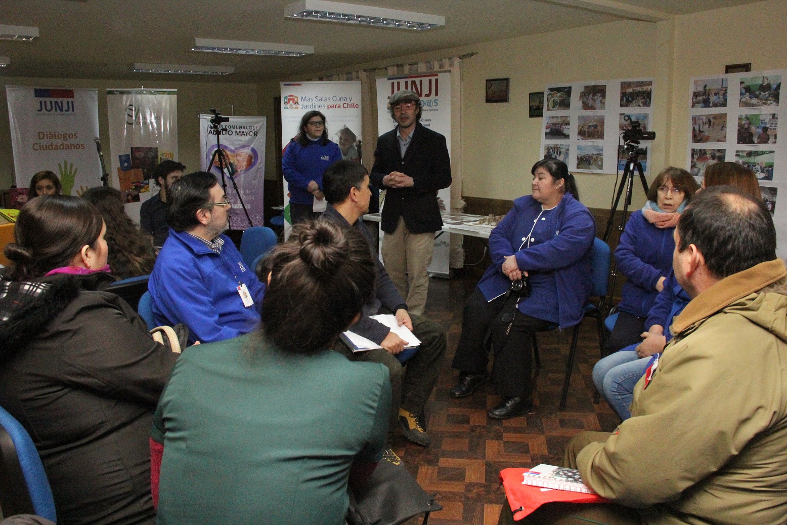 Apoderados participaron en diálogos ciudadanos de la JUNJI en Puerto Natales