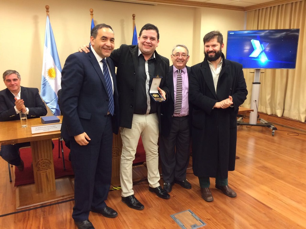 Periodista fueguino Alejandro Avendaño recibió galardón de la Cámara de Diputados