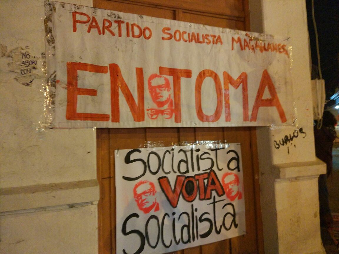 Toma de sede del Partido Socialista en Punta Arenas en protesta por candidatura a Diputado decidida en Santiago