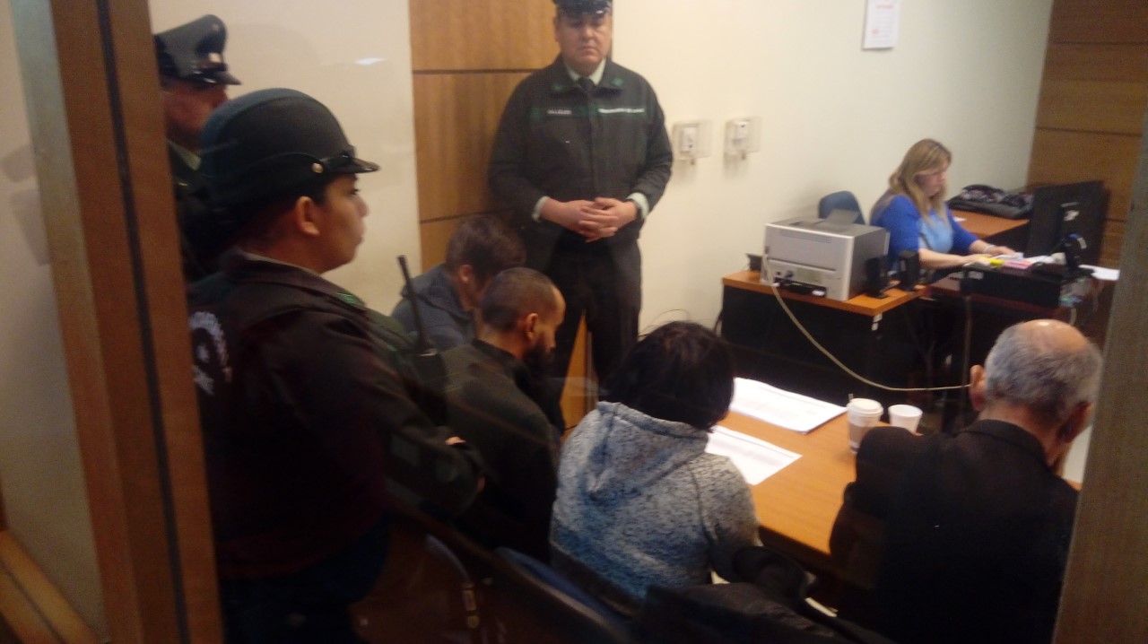 En libertad dos individuos acusados de propinar golpiza a peatón en Punta Arenas