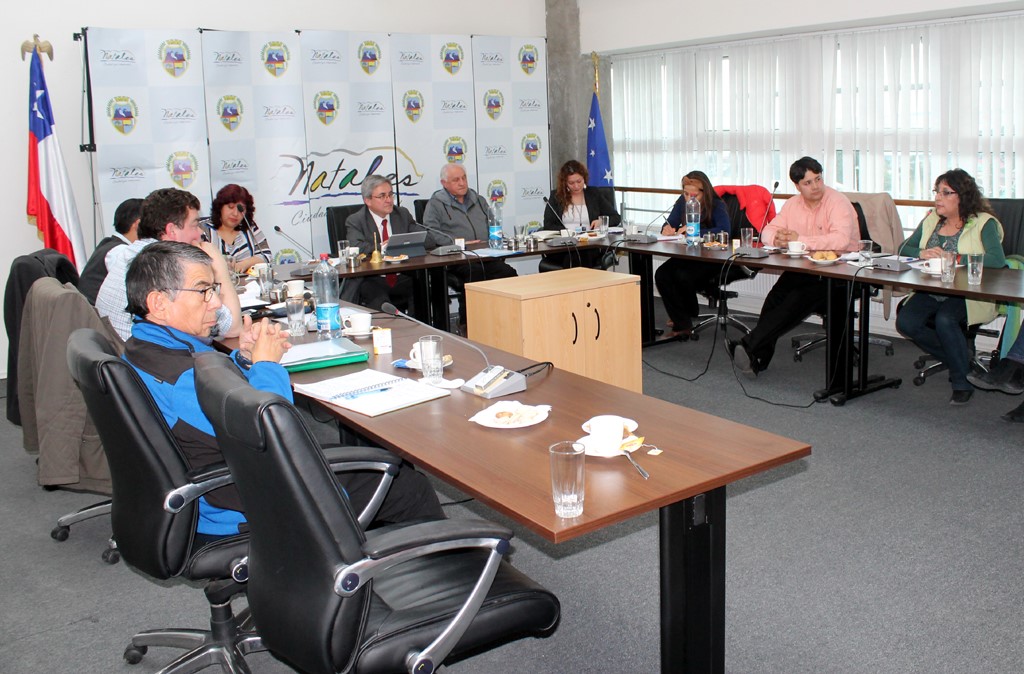 Concejo Municipal de Puerto Natales se reunió con la candidata de diputada Sandra Amar
