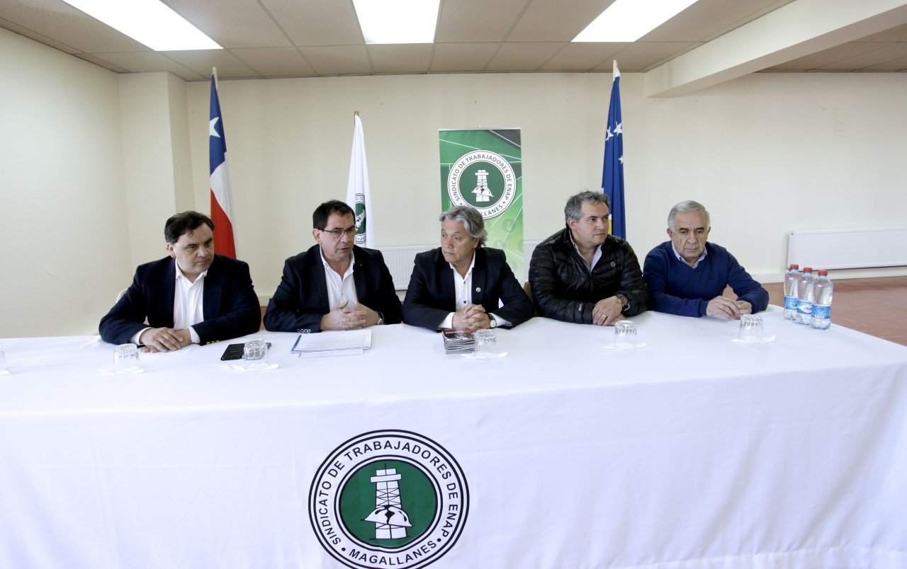 Sindicato Trabajadores ENAP Magallanes se reunió  con candidato presidencial Alejandro Navarro