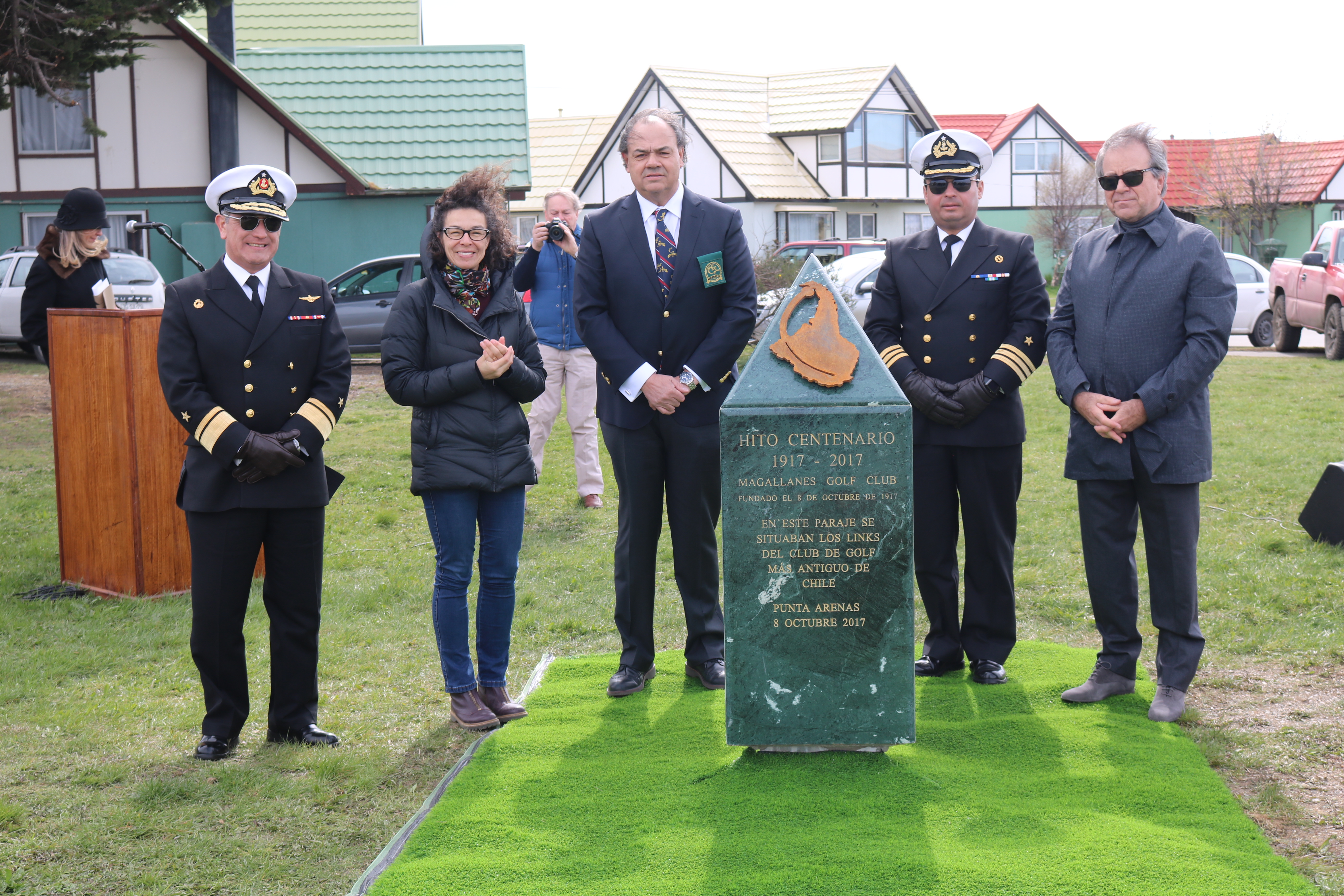 Instalan en Punta Arenas un monolito que recuerda los 100 años del Magallanes Golf Club