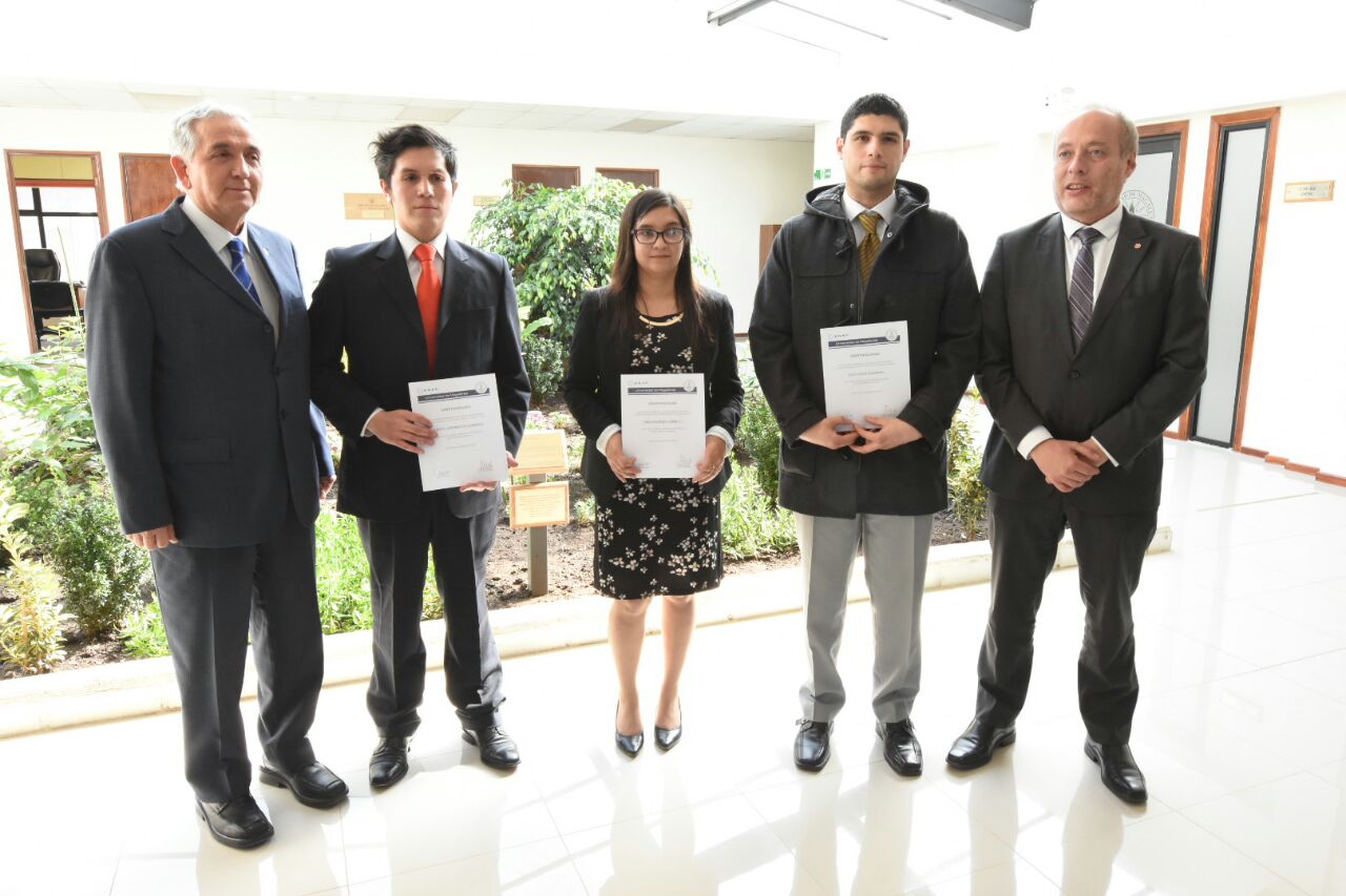 ENAP Magallanes entrega cuatro becas a estudiantes de Tesis de la UMAG