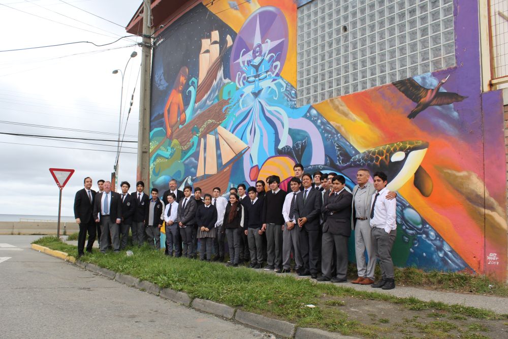 Identidad regional de Magallanes plasmada en un mural del Liceo Industrial de Punta Arenas