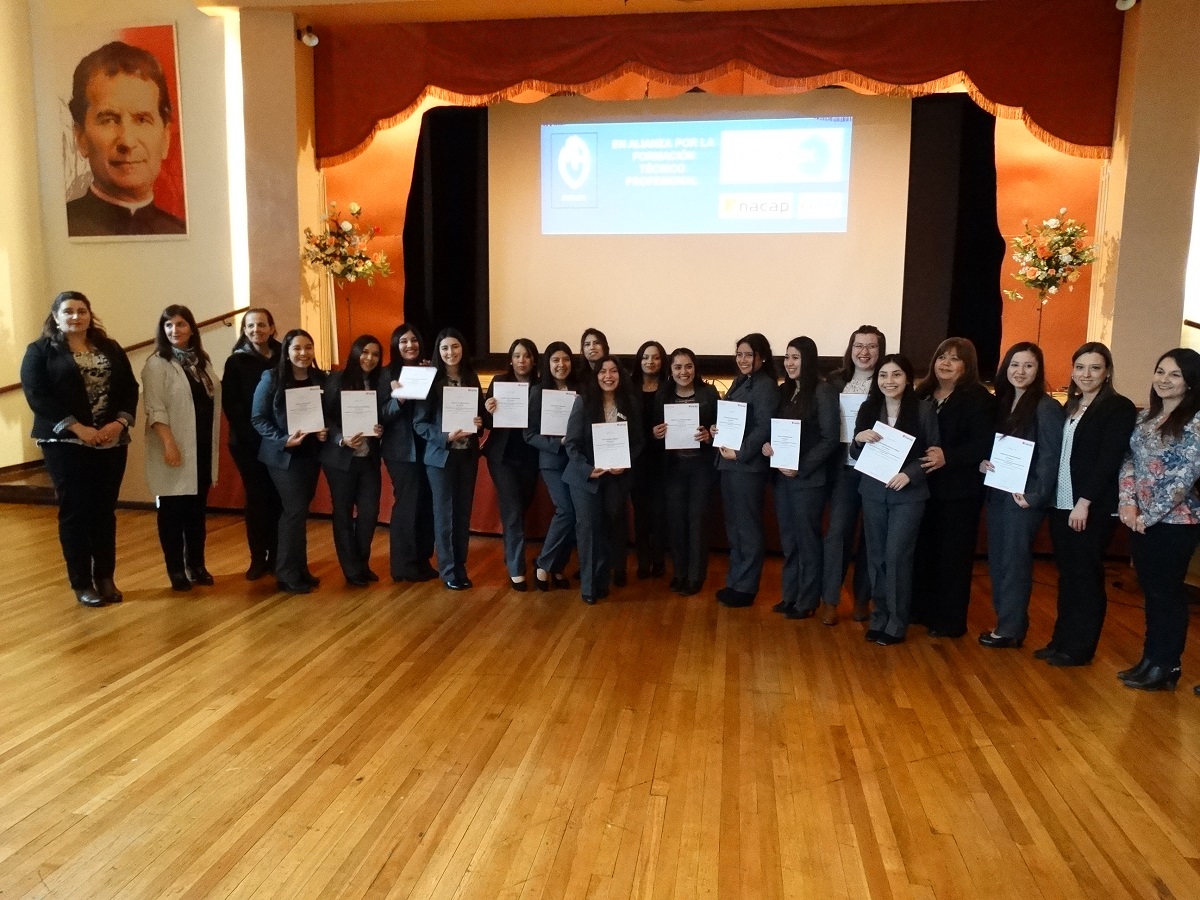 Alumnas de Insafa reciben capacitación de INACAP Punta Arenas gracias a aporte de Methanex
