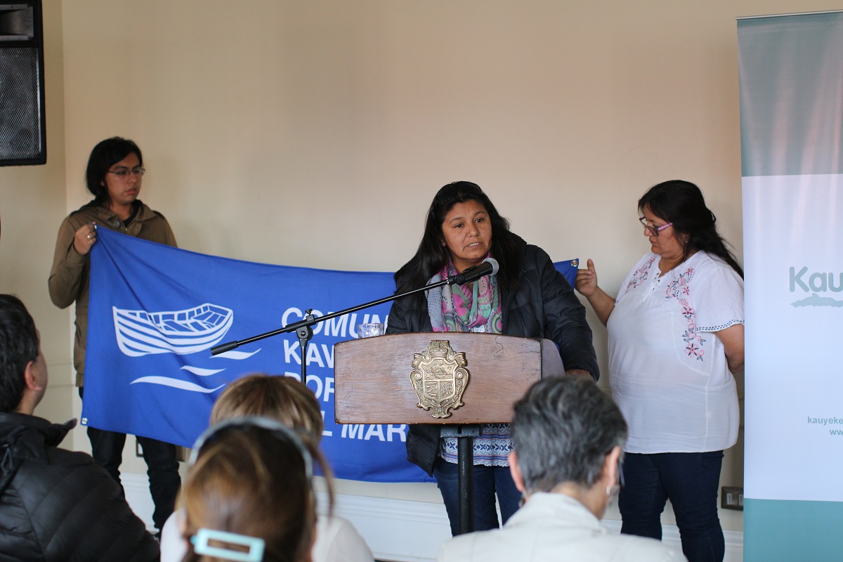 Autoridades y comunidad dialogan sobre el nuevo Parque Nacional Kawésqar