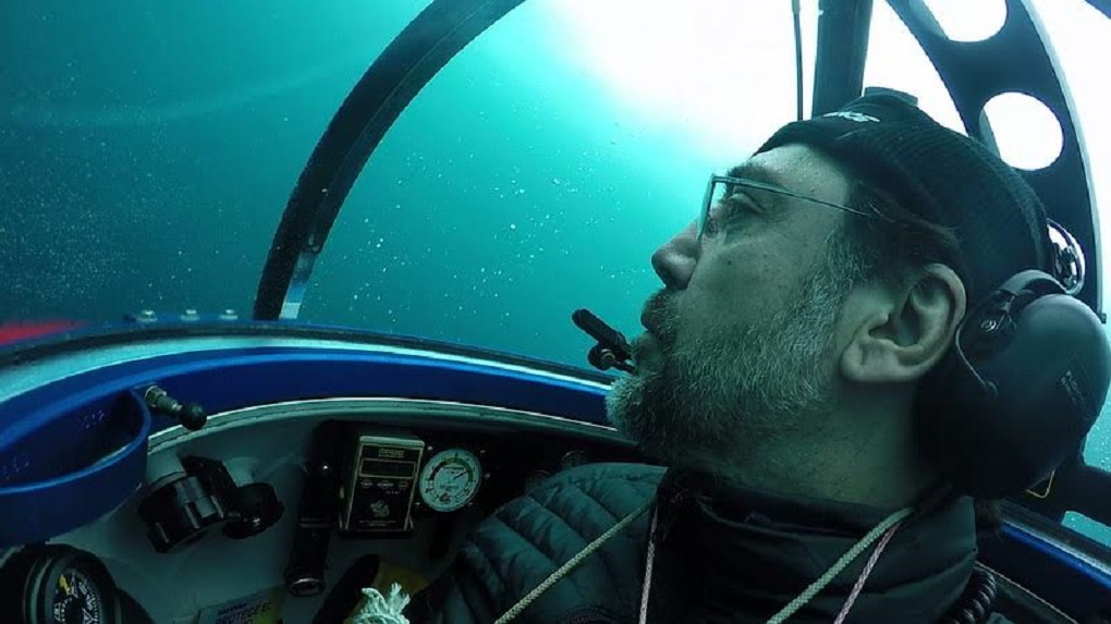 El actor Javier Bardem desciende al fondo del océano Antártico en un submarino científico de Greenpeace para pedir su protección