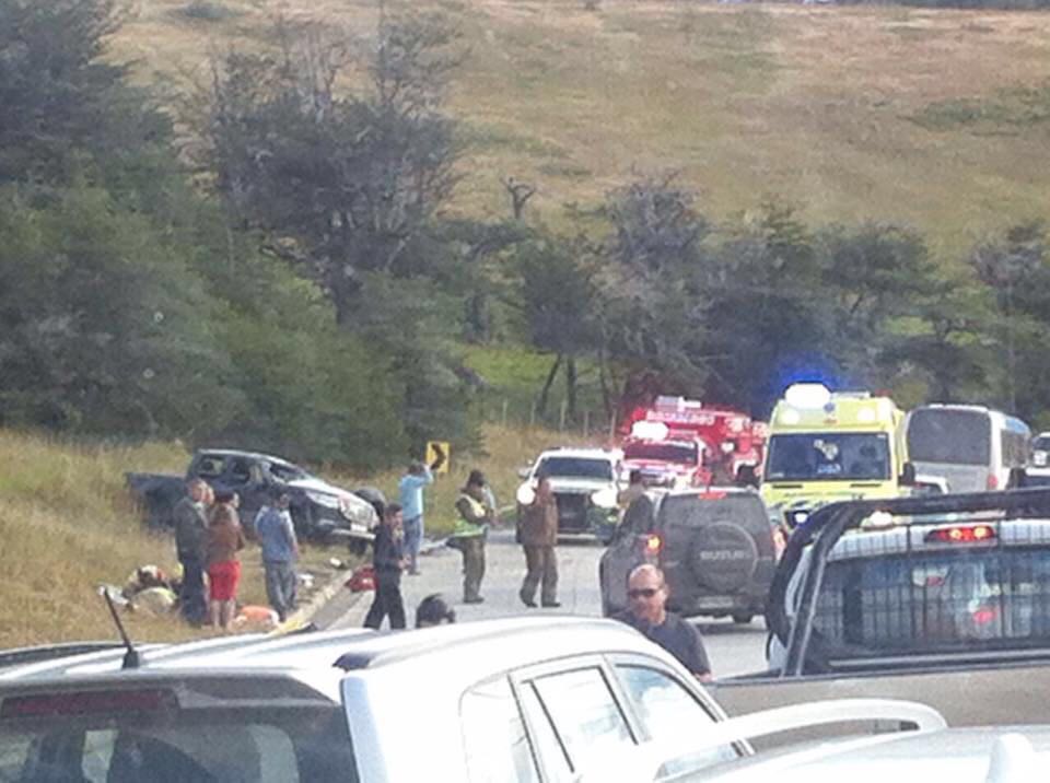 9 lesionados fue el saldo del volcamiento de una camioneta en Última Esperanza