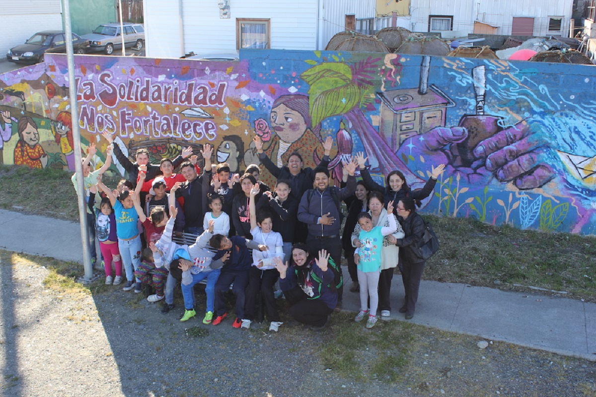 Vecinos de población Silva Henríquez plasman en murales su identidad