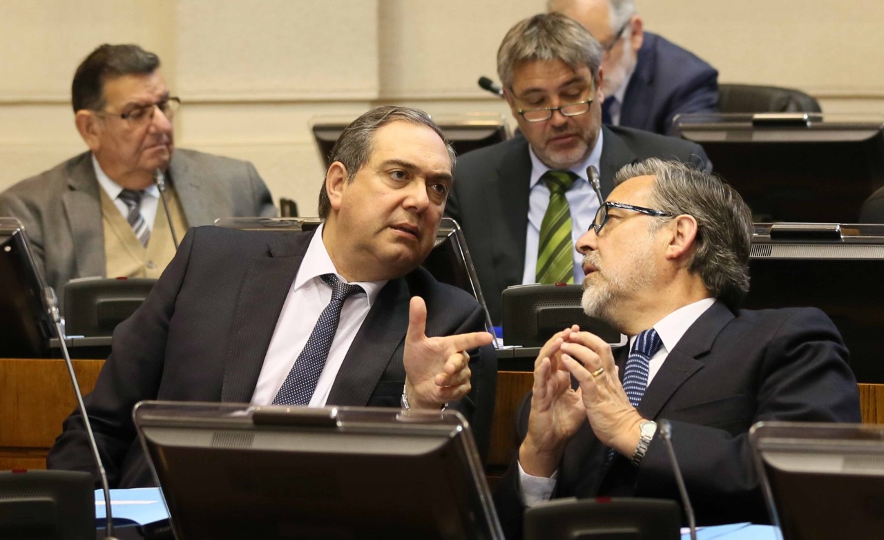 Senadores Alejandro Guillier y Carlos Bianchi presentan proyecto de ley para asegurar suministro de el agua potable